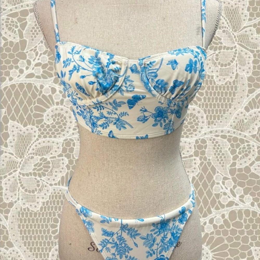 Adorable Floral Blue & White bikini Set <33